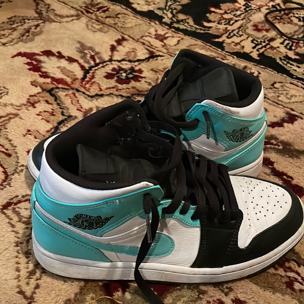 I am selling Jordan 1 mid igloo shoes that are size 8